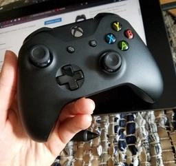 Беспроводной геймпад Microsoft Xbox One Controller Black + Wireless Adapter for Windows 10 (4N7-00003) фото от покупателей 13