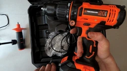 Шуруповерт аккумуляторный Tekhmann TCD-60/i20 kit