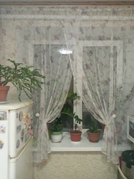 Легкая занавеска для кухни с магнитными подхватами Adagio Windows Decor бежево-фиолетовая