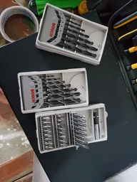 Акумуляторний шурупокрут Bosch Professional GSR 12V-15 у сумці з 2 акб 12V (2Ah+4Ah) і з/в GAL 12V-20, з набором 7 свердел по дереву, набором 7 свердел по металу і набором 25 біт (0615990G6L) фото від покупців 16