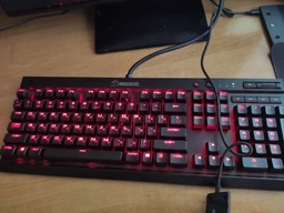 Клавиатура проводная Corsair K70 Lux Cherry MX Red USB (CH-9101020-RU) фото от покупателей 5
