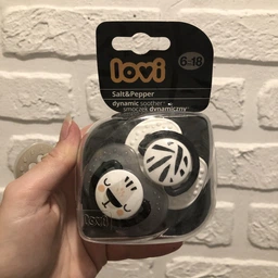 Пустышка Lovi Salt & Pepper силиконовая динамическая 6-18 месяцев Белая с серым 2 шт (22/879) фото от покупателей 1