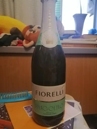Винный напиток игристый ароматизированный Фраголино безалкогольное Fiorelli Bianco белое сладкое 0.75 л 0% (8002915006063) фото от покупателей 11