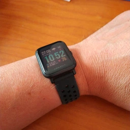 Ремешок для Amazfit BIP | Bip Lite | Bip U / Pro/ Mini | GTS | GTS 2 /3 | Gtr 42mm силиконовый перфорированный 20мм Черно Белый BeWatch (1010112) фото от покупателей 15