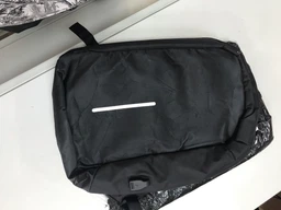 Рюкзак антизлодій (Antivor) із захистом від кишенькових злодіїв та з USB, чорний фото від покупців 4