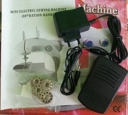 Швейная мини машинка 4 в 1 Mini Sewing Machine белая фото от покупателей 4