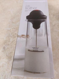 Портативний міксер капучинатор для вершків та молока Milk Frother спінювач молока з Чашею 450мл. та Подвійним вінчиком + 2 батарейки Чорний фото від покупців 14
