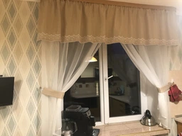 Тюль для кухни Беатрис с ламбрекеном (короткий тюль для невысоких окон) в сером цвете и кружевной отделкой 170х270см фото от покупателей 1