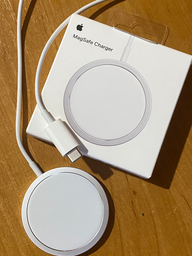 Беспроводное зарядное устройство Apple MagSafe Charger White (MHXH3ZE/A) фото от покупателей 15