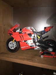 Конструктор LEGO Technic Ducati Panigale V4 R (42107) фото від покупців 11