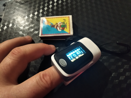 Пульсоксиметр електронний на палець Fingertip портативний точний з монітором кисню в крові і пульсу фото від покупців 1