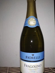 Винный напиток игристый ароматизированный Фраголино Fiorelli Dry белое сухое 0.75 л (8002915005691) фото от покупателей 1