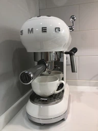Кофеварка рожковая Smeg 50'S RETRO STYLE ECF01PBEU
