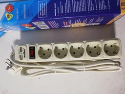 Мережевий фільтр-подовжувач SVITTEX 5м + 2*USB 5V 2.1A 5 розеток із заземленням та вимикачем 2200Вт 250В 10А фото від покупців 1