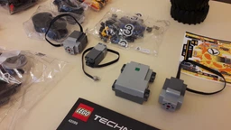Конструктор LEGO Technic 4x4 X-Treme Off-Roader (42099) [159360] фото от покупателей 9