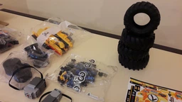 Конструктор LEGO Technic 4x4 X-Treme Off-Roader (42099) [159360] фото от покупателей 8