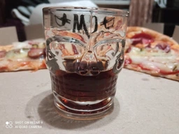 Ромовий напій Captain Morgan Spiced Black 0.7 л 40% + 2 чарки (4820178650533) фото від покупців 4