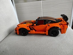 Конструктор LEGO TECHNIC Chevrolet Corvette ZR1 579 деталей (42093) фото от покупателей 6