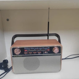 Радіо акумуляторне з Bluetooth і пультом управління Kemai Retro Gold MD-505-BT фото від покупців 7