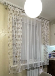 Легкие кухонные шторы с магнитными подхватами Adagio Windows Decor из цветной грек-сетки фото от покупателей 1
