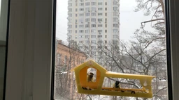 Кормушка для птиц на окно House_for_birds "Домик желтый" фото от покупателей 10