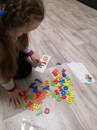 Дерев'яна головоломка для малюків гра з буквами Spelling game англійський алфавіт Treehole фото від покупців 2