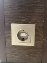 Розетка Schneider Electric Sedna с заземлением и защитными шторками Белая (SDN3000121) фото от покупателей 7