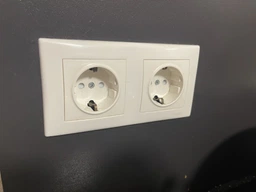 Розетка Schneider Electric Sedna с заземлением и защитными шторками Белая (SDN3000121) фото от покупателей 6