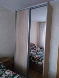 Шафа-купе дводверна Roko 140х242х45 см ДСП + Дзеркало Дуб молочний (20200025137) фото від покупців 3
