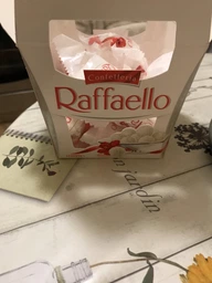 Цукерки Raffaello 150 г (8000500023976) фото від покупців 12