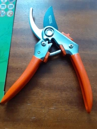 Секатор садовый MASTERTOOL GM 200 мм, ручки AL+PVC, лезвие SK5+ТЕФЛОН (14-6123) фото от покупателей 1