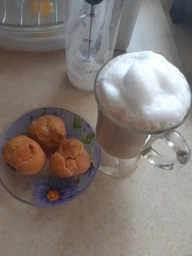 Портативний міксер капучинатор для вершків та молока Milk Frother спінювач молока з Чашею 450мл. та Подвійним вінчиком + 2 батарейки Чорний фото від покупців 7