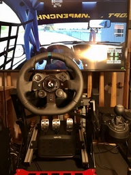 Дротове кермо Logitech G923 Racing Wheel and Pedals for PS4 and PC (941-000149) фото від покупців 14