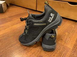 Мужские кроссовки для треккинга с мембраной Jack Wolfskin Vojo 3 Texapore Low 4042441-6055 40 (6.5UK) 25.1 см Черные с желтым (4060477703527) фото от покупателей 12