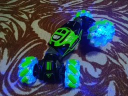 Машинка на радіокеруванні Skidding Stunt Car всюдихід трюковий з керуванням жестами 33 см Зелений (7803676) фото від покупців 2