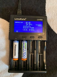 Зарядний пристрій універсальне Liitokala PD4, 4 канали,LCD дисплей, підтримує Li-ion, Ni-MH і Ni-Cd AA (R6), AAA (R03), AAAA, З (R14) Lii-PD4