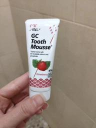 Ремінералізуючий захисний крем GC Tooth Mousse для чутливих зубів з смаком полуниці та дині фото от покупателей 16