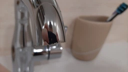 Змішувач для раковини GROHE Essence 23462GL1