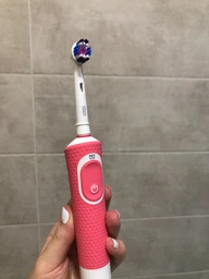 Электрическая зубная щетка Oral-B Vitality 3D White/D100 Pink (4210201262169_4210201234173) фото от покупателей 16