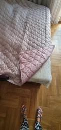 Покривало на ліжко Стиль Cube 140х210 см IDEIA двосторонне, міцна стібка тканини, антиалергенне волокно пудра/св.сірий фото від покупців 15