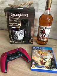 Ромовий напій Captain Morgan Spiced Black 0.7 л 40% + 2 чарки (4820178650533)
