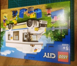 Конструктор LEGO City Great Vehicles Канікули в будинку на колесах 190 деталей (60283) фото від покупців 3