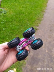 Базовая коллекционная машинка-внедорожник Hot Wheels серии Monster Trucks 1:64, в ассортименте 1 шт (FYJ44) фото от покупателей 6