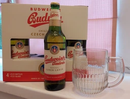 Подарочный набор пива Budweiser светлое фильтрованное 5% 0.5 л x 4 шт. + кружка 0.5 л (8594403707380) фото от покупателей 1