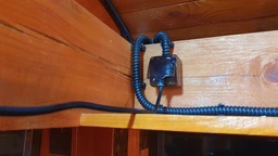 Розетка одинарна IP54 з з/к Karlik 4GHE-1sd 16А Коричнева з прозорою кришкою Schuko зовнішня (зовнішня)