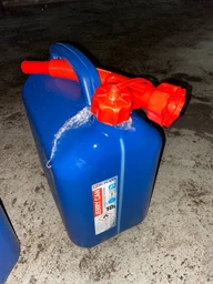 Канистра пластиковая с лейкой Bi-Plast 10 л (BP-310) фото от покупателей 10