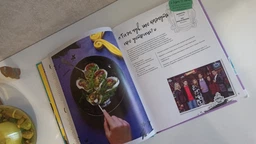 Книга Друзі. Офіційна кулінарна книга (978-617-7756-47-6) фото от покупателей 2