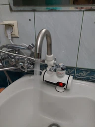Кран электрический Delimano проточный водонагреватель с душем и LCD экраном Делимано Нижнее подключение Белый фото от покупателей 1