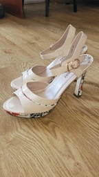 Босоножки Fashion Б1062 женские бежевые на каблуке 39 25 см