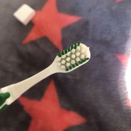 Зубная щетка BioRepair Совершенная чистка Средней жесткости для ежедневного ухода Зеленая (8017331047941_green) фото от покупателей 17
